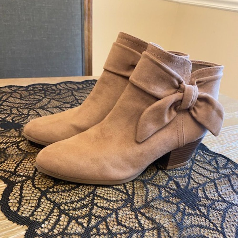 Old Navy Tan Booties - SZ7